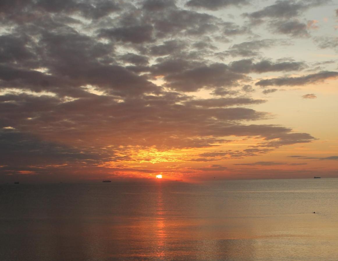 Апартаменты Одесса Аркадия прямой вид на море 44 Жемчужина SeaView Экстерьер фото